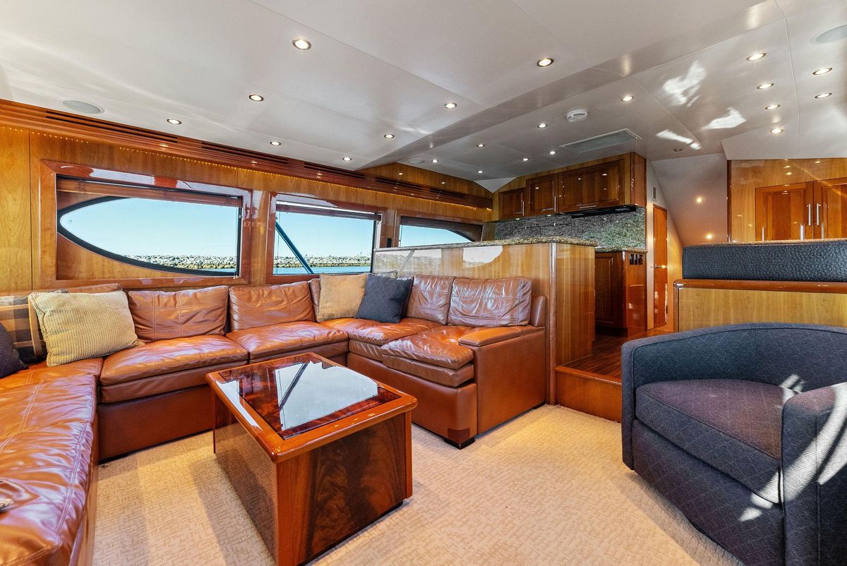 2007 Hatteras 64 
