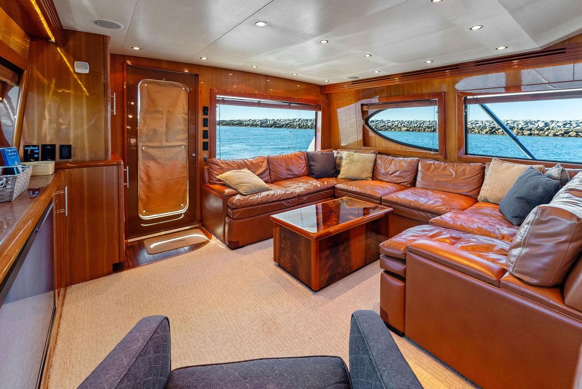 2007 Hatteras 64 