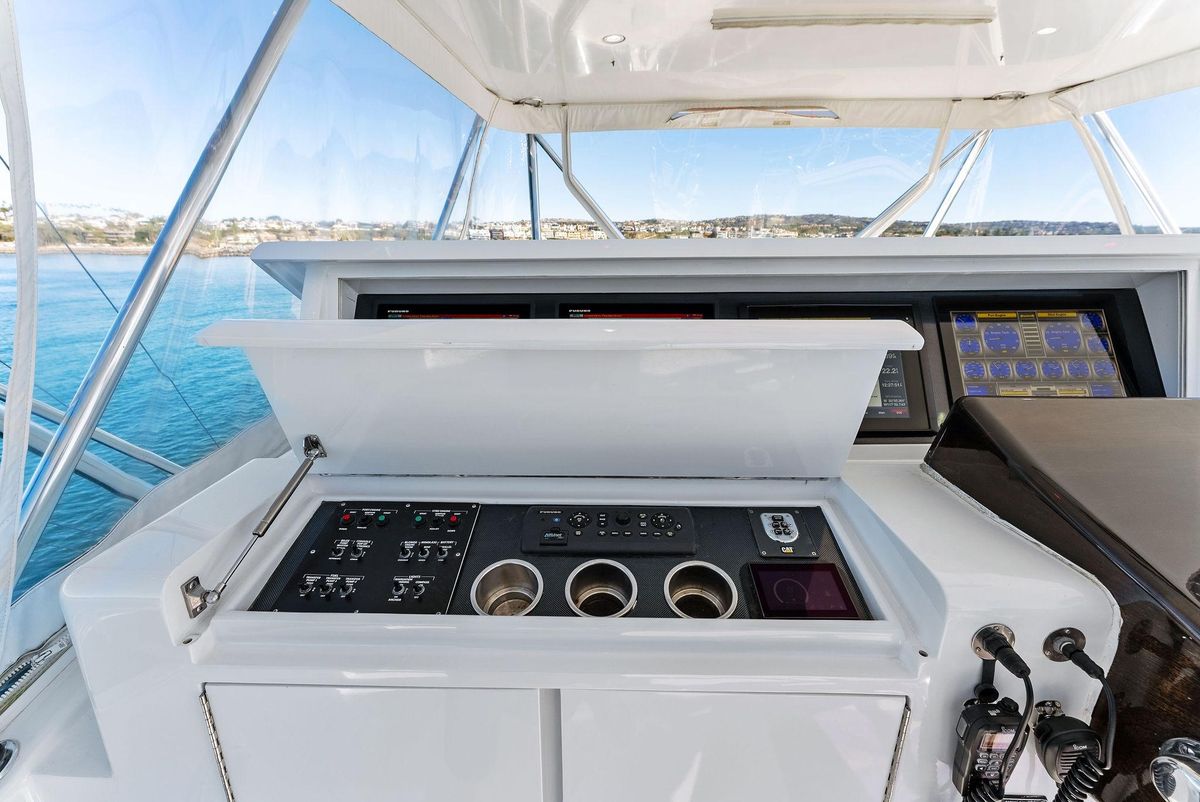 2007 Hatteras 64 