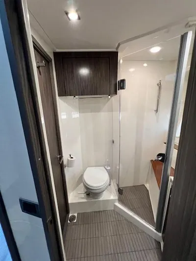 Valkyrie Yacht Photos Pics Head w Stall Shower