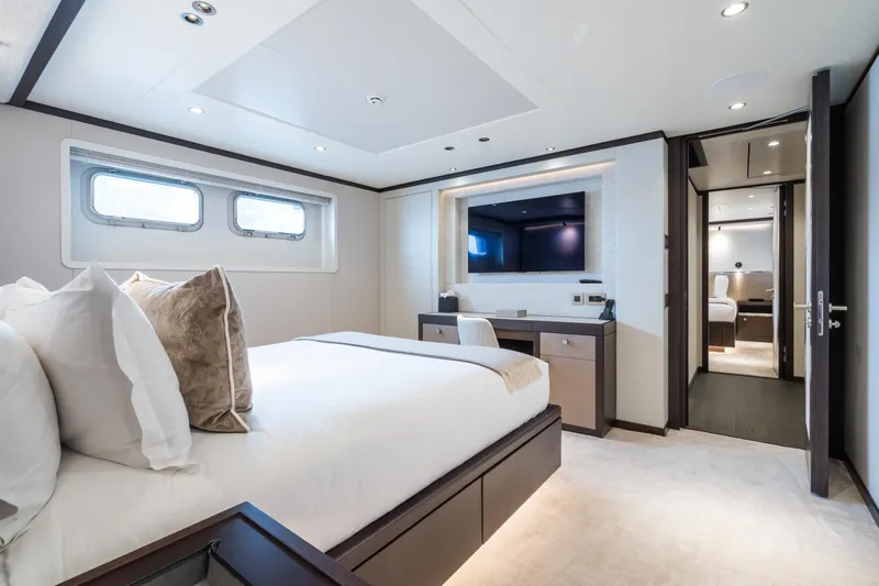 Emerald Yacht Photos Pics 