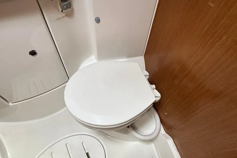  Yacht Photos Pics Toilet in 2007 Jeanneau Sun Odyssey 42 DS yacht bathroom.