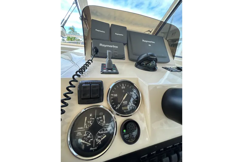 Eagle Yacht Photos Pics 2008 Mainship Pilot 34 dashboard with Raymarine navigation equipment and gauges.