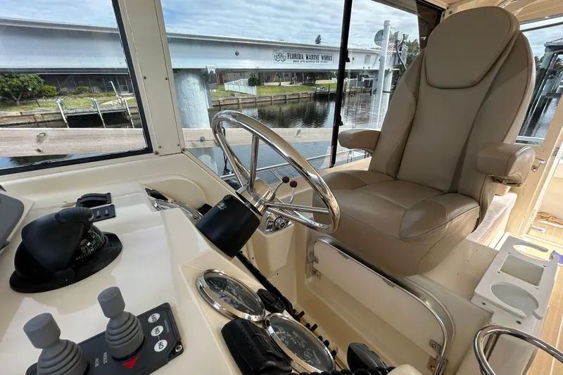 Eagle Yacht Photos Pics 2008 Mainship Pilot 34 helm with leather captain's chair and navigation controls.