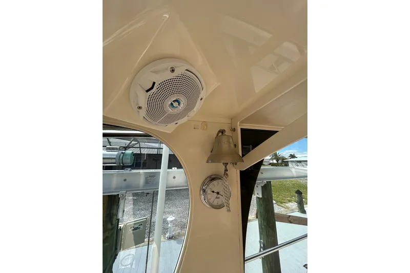 Eagle Yacht Photos Pics 2008 Mainship Pilot 34 interior with speaker, bell, and clock.