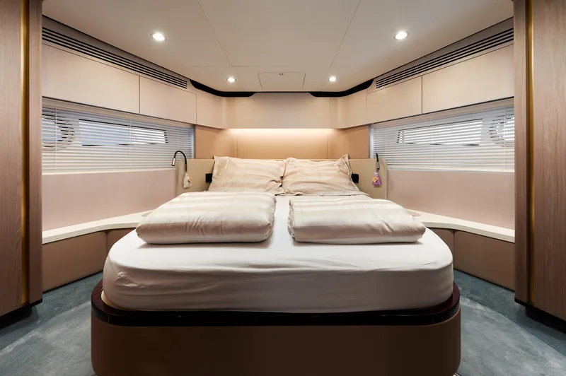 Uma Yacht Photos Pics 