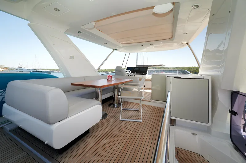 Uma Yacht Photos Pics 