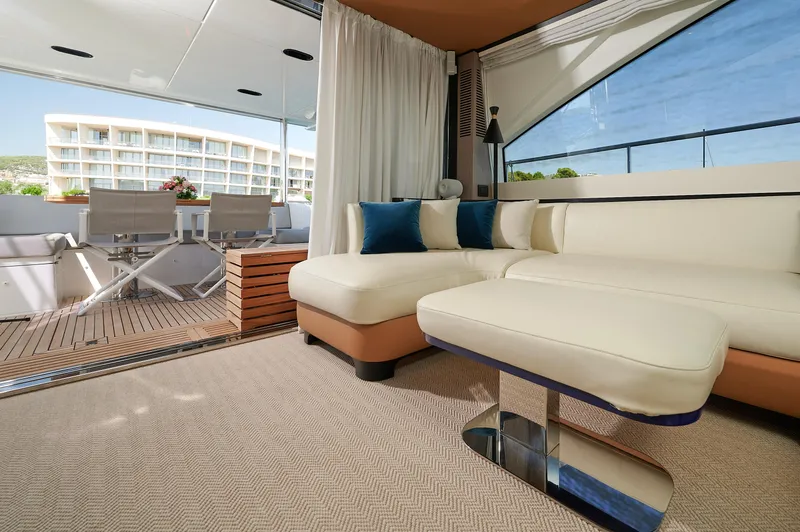 Uma Yacht Photos Pics 