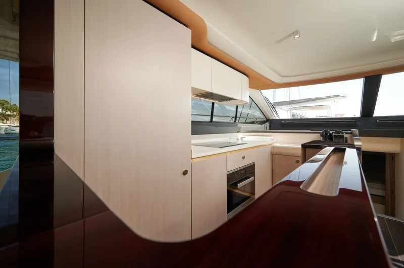 Uma Yacht Photos Pics 