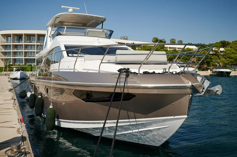 Uma Yacht Photos Pics 