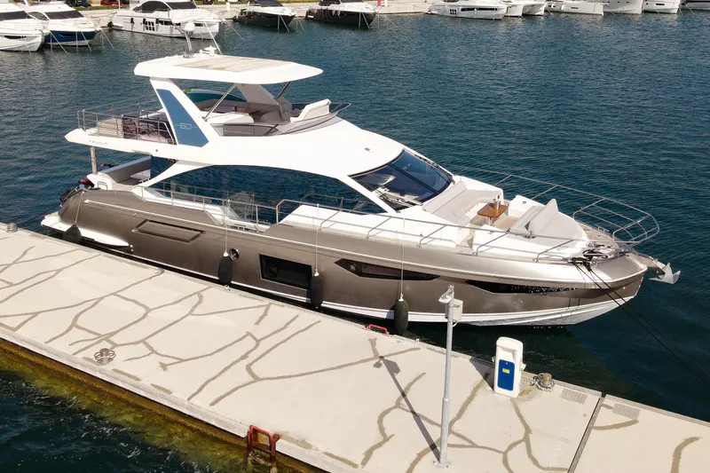 Uma Yacht Photos Pics 