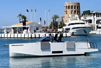 2017 De Antonio Yachts D33 OPEN