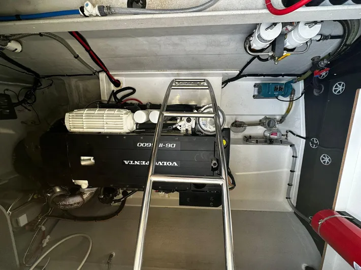  Yacht Photos Pics Engine room of 2022 Fountaine Pajot MY5 with Volvo Penta D6-IPS600 engine.