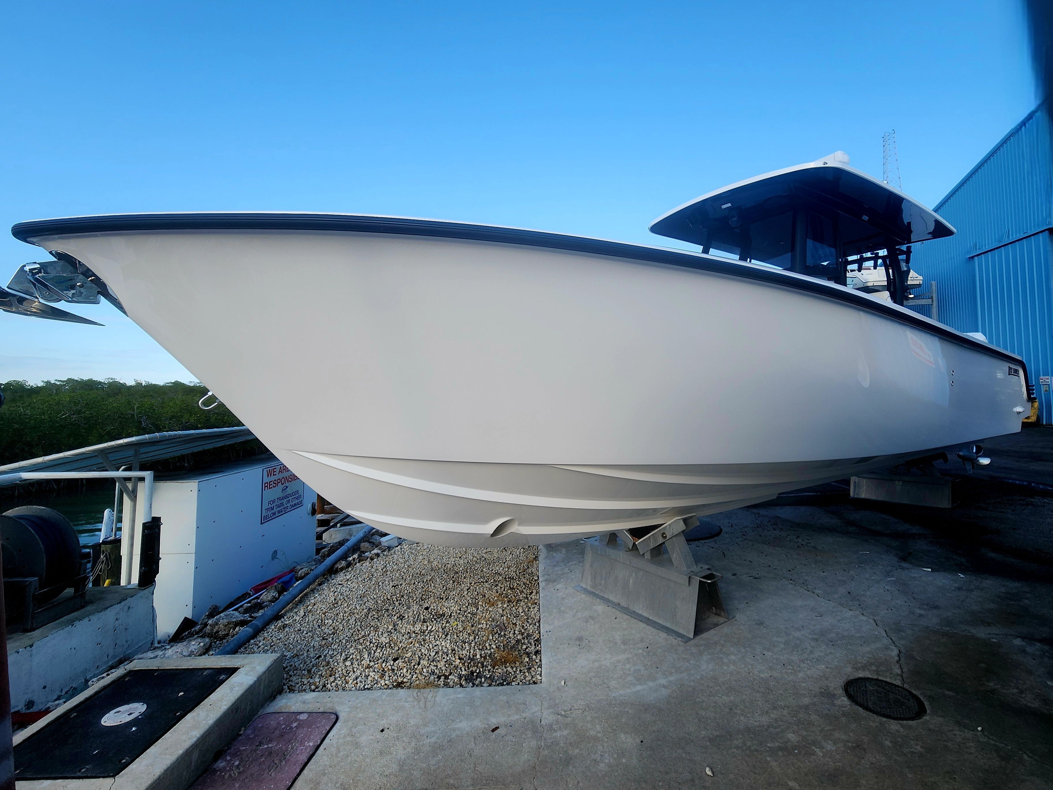 2025 REEF RUNNER 340 - Image 4