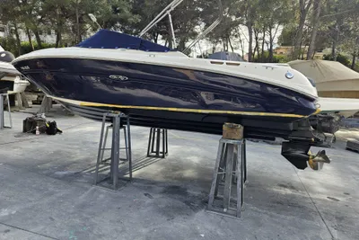 Sea Ray sun sport 220