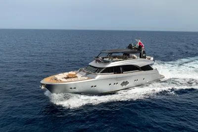 2013 Monte Carlo Yachts 86'7''
