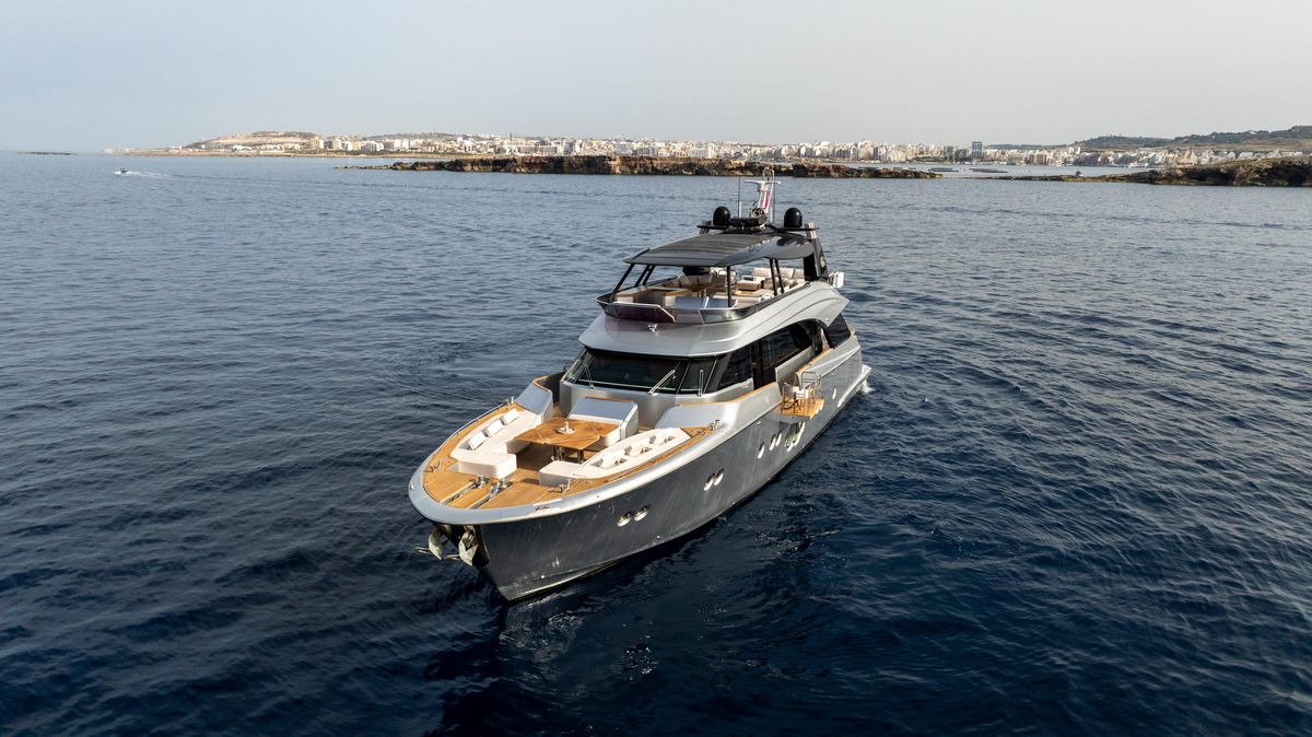 2013 Monte Carlo Yachts 86 