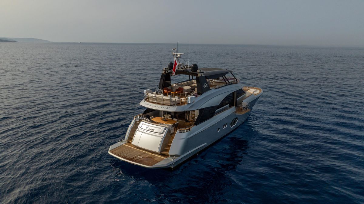2013 Monte Carlo Yachts 86 