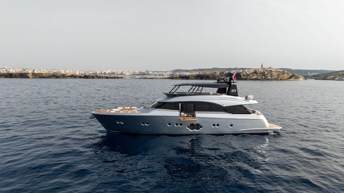 2013 Monte Carlo Yachts 86 