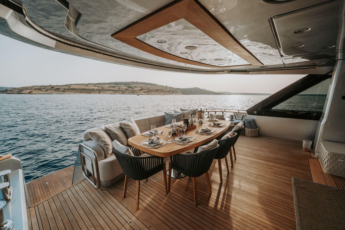 2013 Monte Carlo Yachts 86 