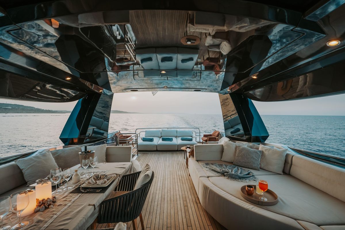 2013 Monte Carlo Yachts 86 