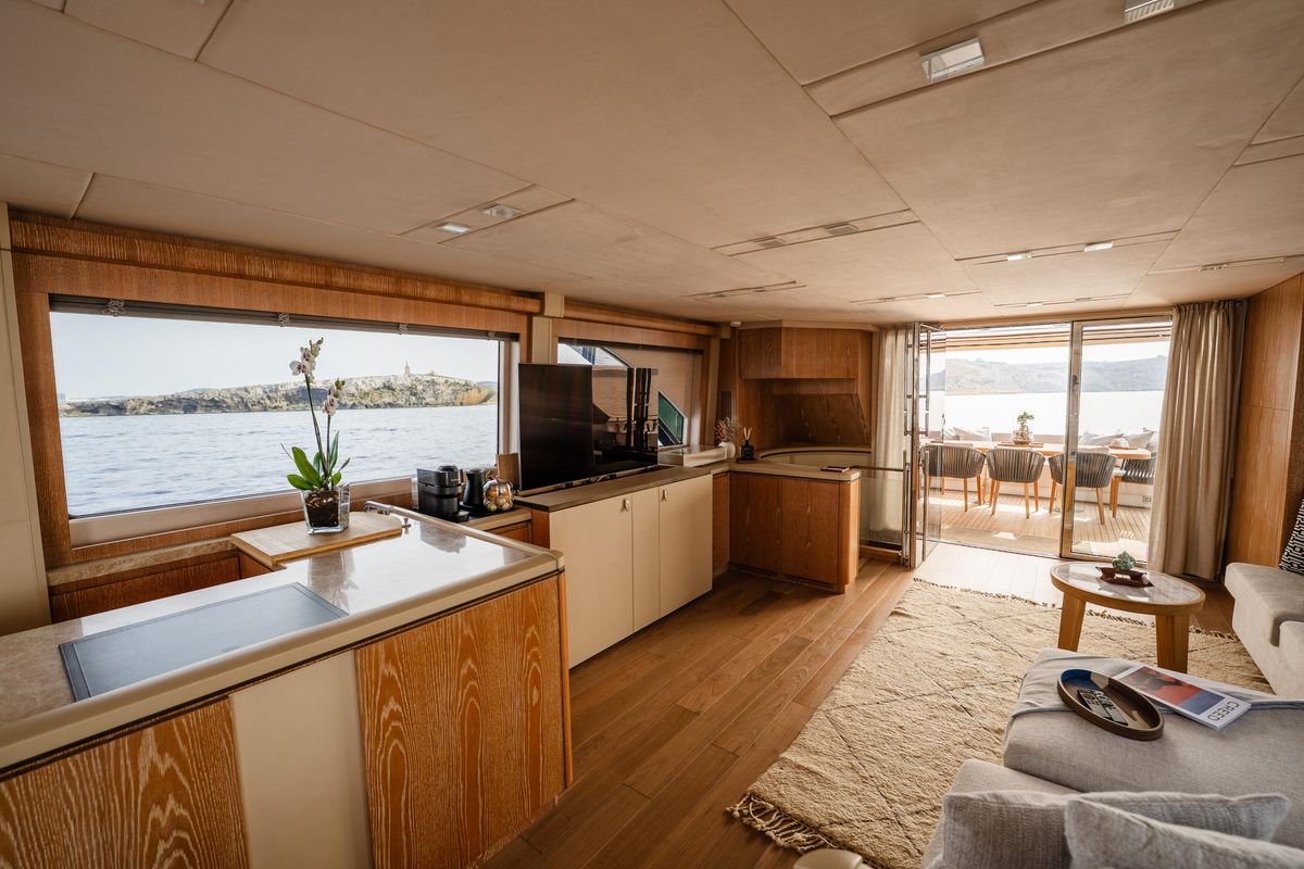 2013 Monte Carlo Yachts 86 