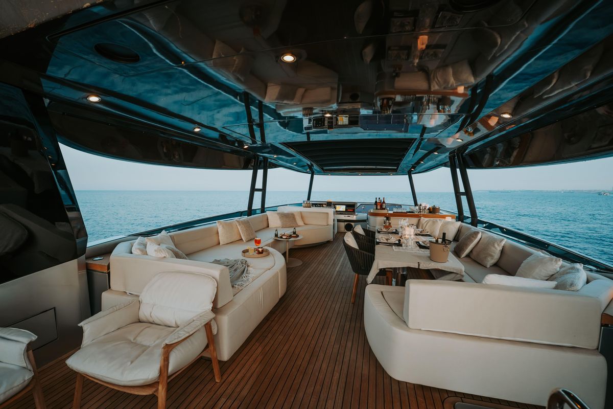 2013 Monte Carlo Yachts 86 