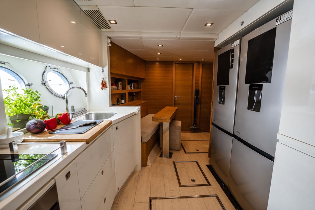 2013 Monte Carlo Yachts 86 