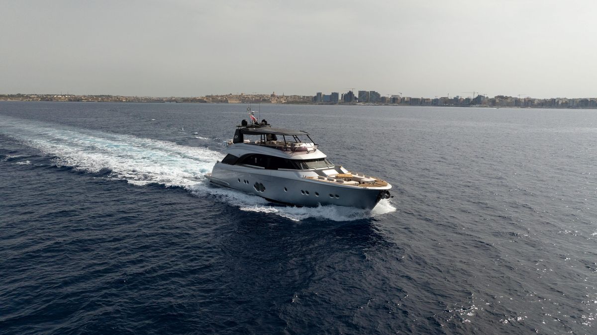 2013 Monte Carlo Yachts 86 