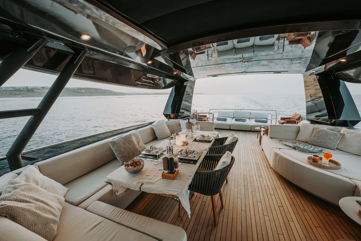 2013 Monte Carlo Yachts 86 