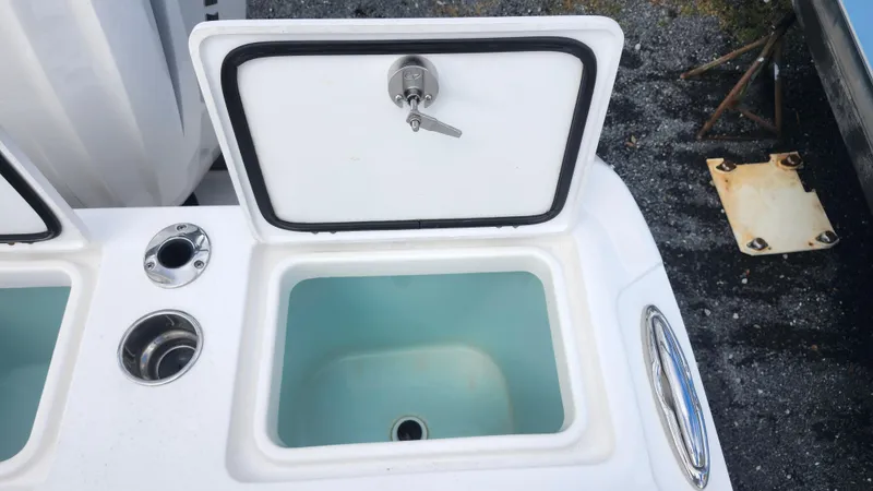  Yacht Photos Pics Edgewater 280 CX 2023 boat livewell with open lid and drain plug.