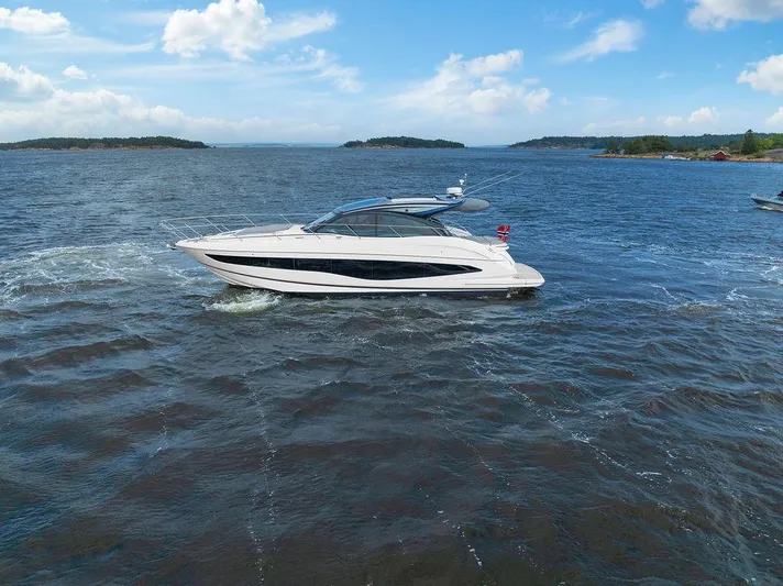 V50330 Yacht Photos Pics 