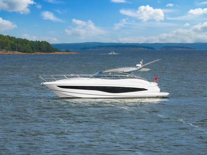 V50330 Yacht Photos Pics 