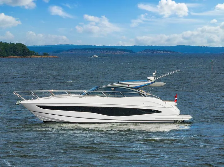 V50330 Yacht Photos Pics 