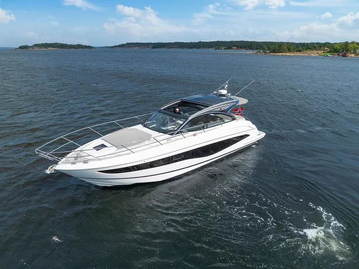 V50330 Yacht Photos Pics 