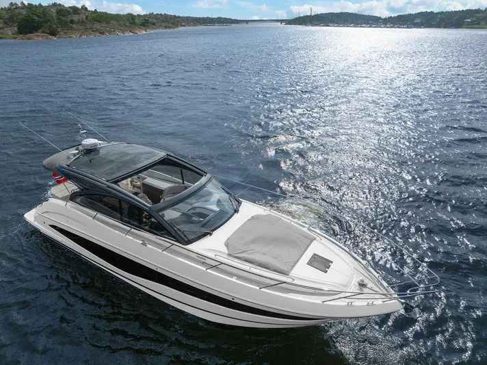 V50330 Yacht Photos Pics 