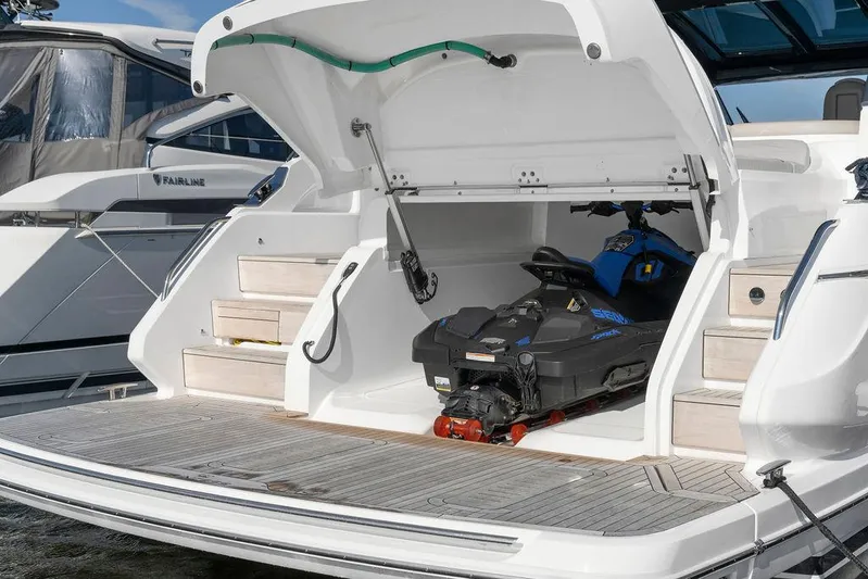 V50330 Yacht Photos Pics 