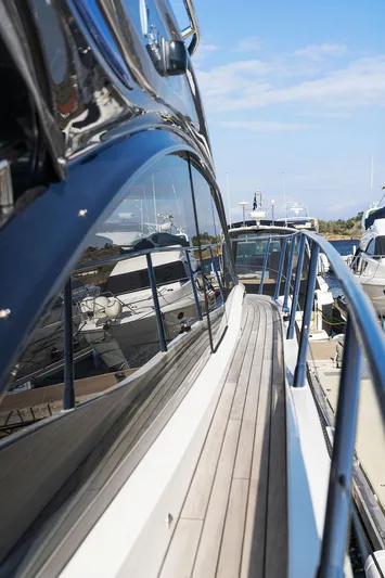 V50330 Yacht Photos Pics 