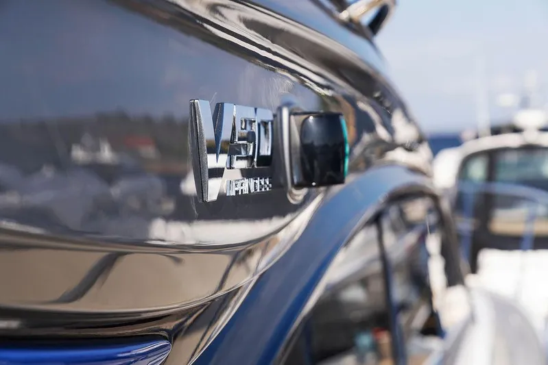 V50330 Yacht Photos Pics 