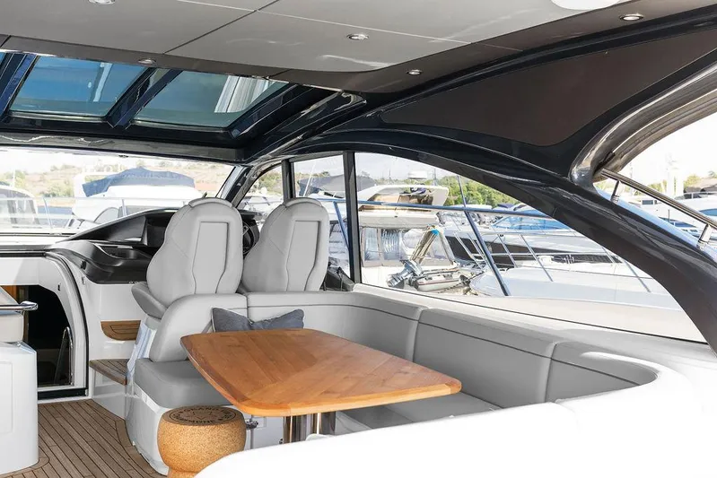 V50330 Yacht Photos Pics 