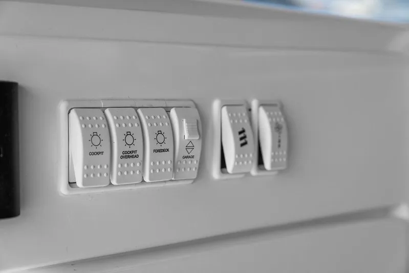 V50330 Yacht Photos Pics 