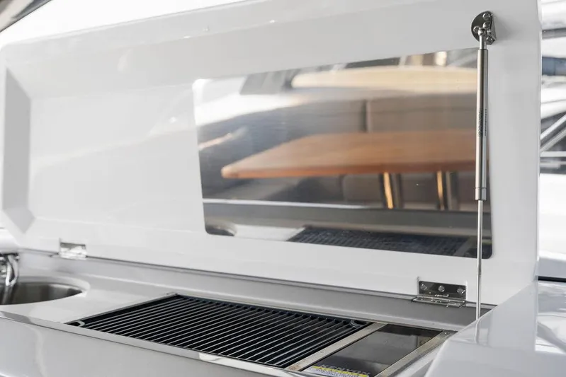 V50330 Yacht Photos Pics 