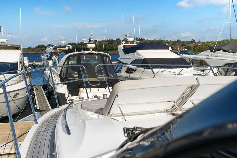 V50330 Yacht Photos Pics 