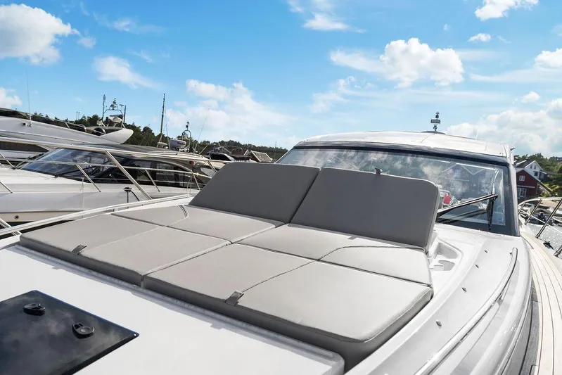 V50330 Yacht Photos Pics 