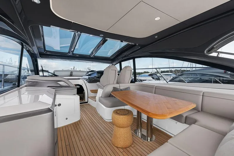 V50330 Yacht Photos Pics 