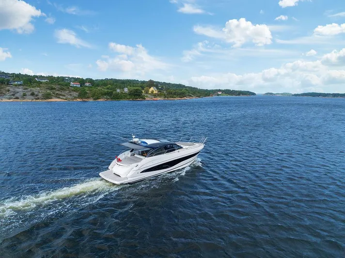 V50330 Yacht Photos Pics 