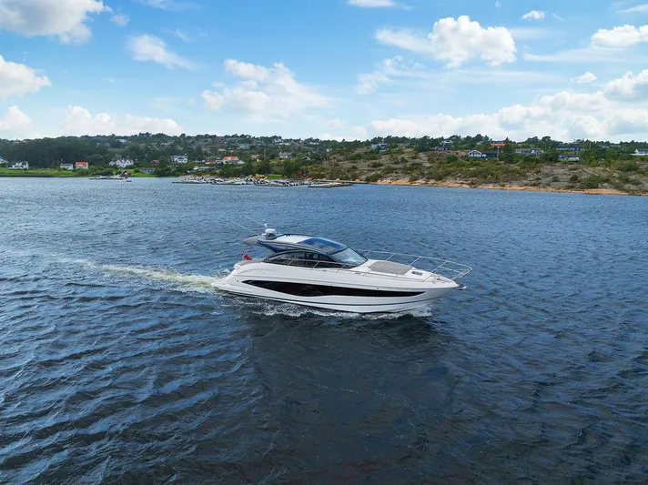 V50330 Yacht Photos Pics 