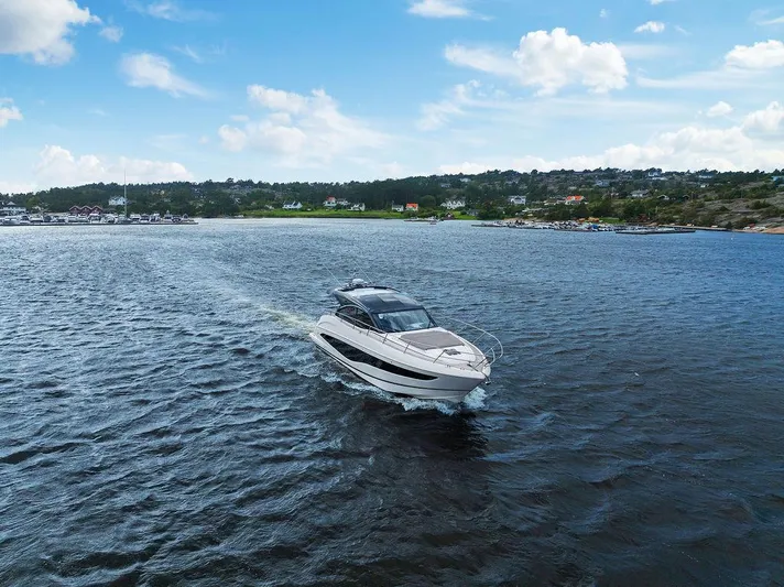 V50330 Yacht Photos Pics 