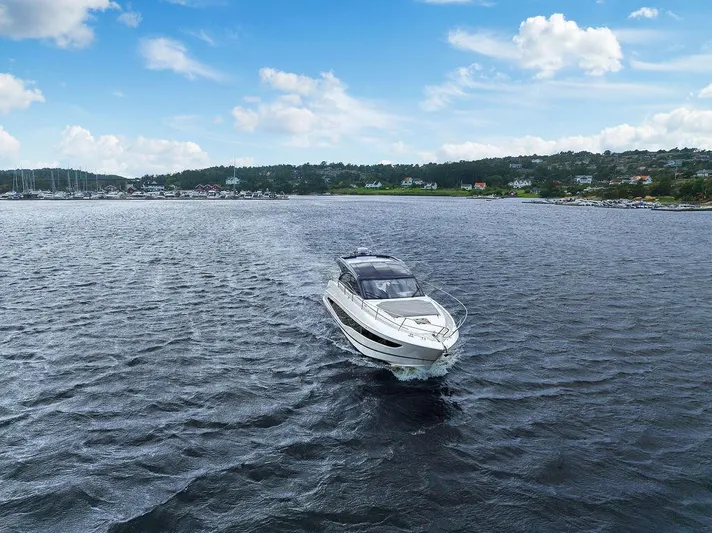 V50330 Yacht Photos Pics 