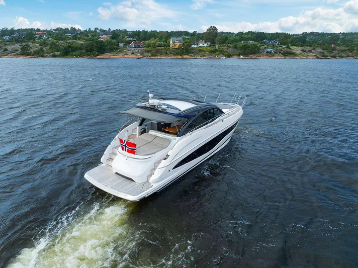 V50330 Yacht Photos Pics 